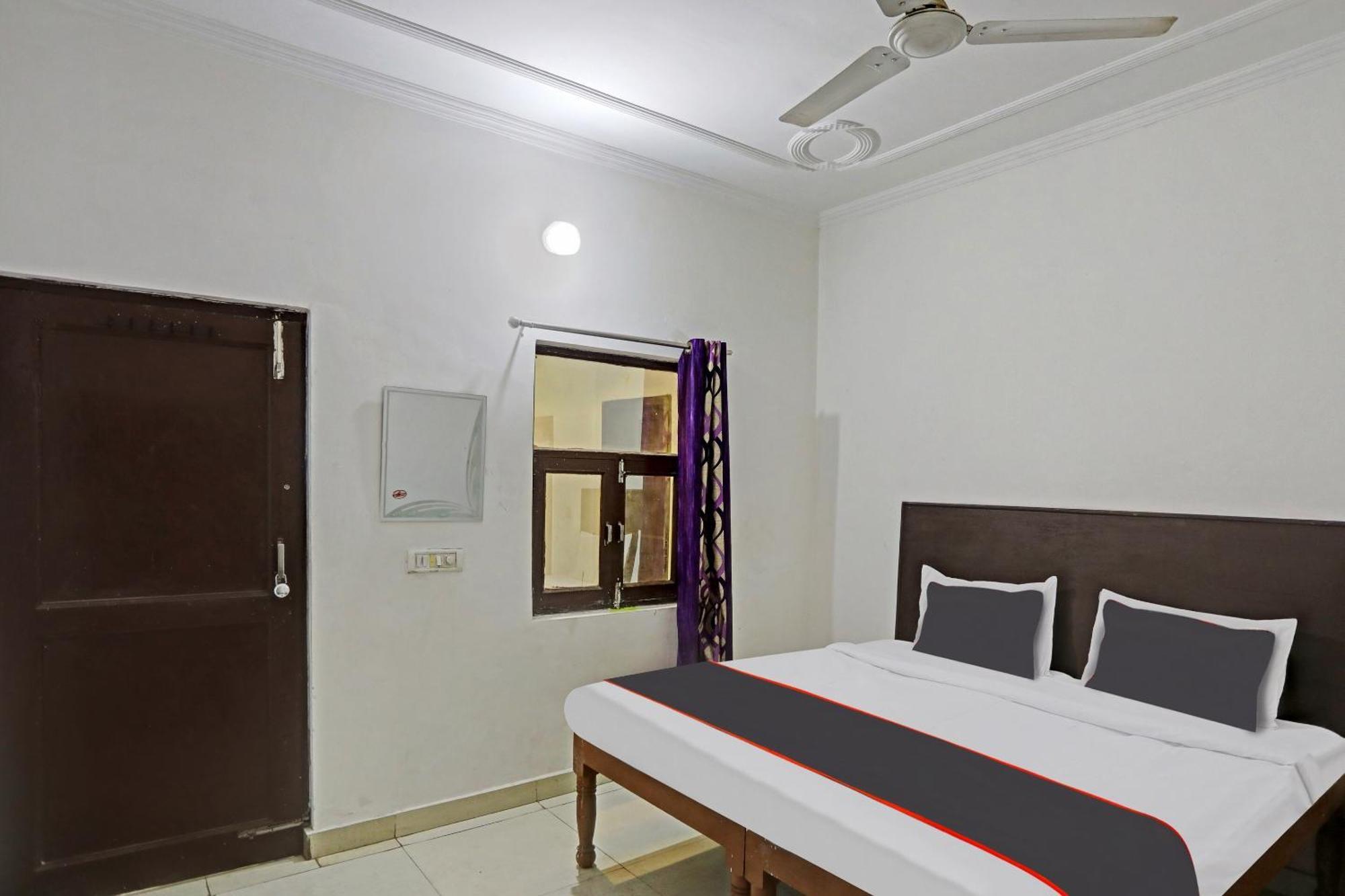 Collection O Mayank Guest House Near Iskcon Temple Noida Kālkāji Devi Exterior foto